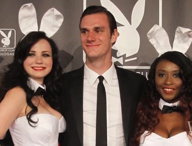 Ο γιος του Hugh Hefner ανέλαβε το Playboy και στέλνει μήνυμα στους Έλληνες (βίντεο)